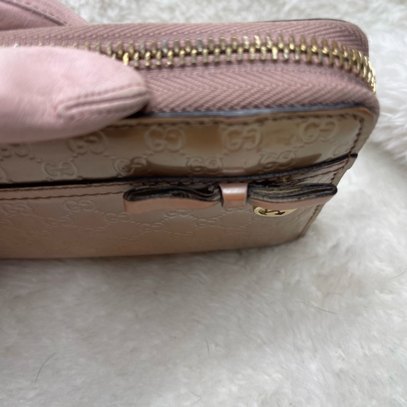 EUC- Gucci zip around long wallet. Approximately 7.5in x 4in - Picture 10 of 12
